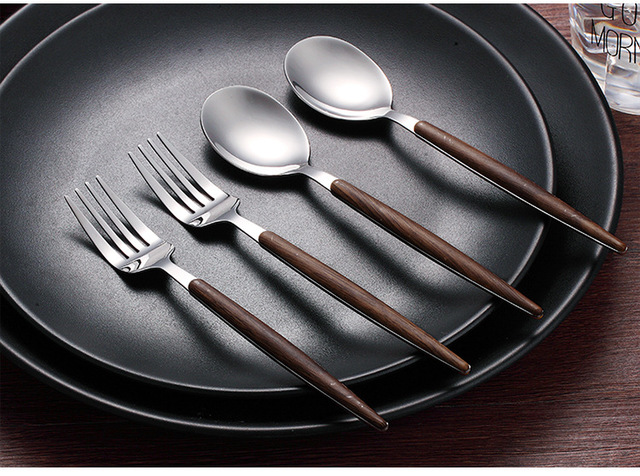 Zestaw naczyń obiadowych, nóż do kotletów i widelec w stylu zachodnim, wykonane z imitacji drewna ze stali nierdzewnej 304 - Wianko - 33