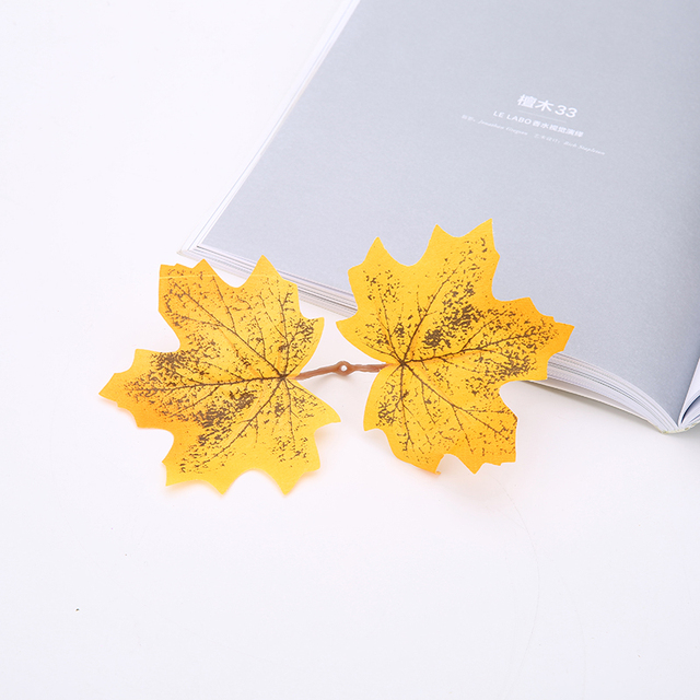 10 sztuk sztucznych liści klonu do jesiennych dekoracji - Wianko - 21