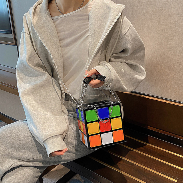 Torebka damska skórzana mini z metalowym łańcuszkiem - kwadratowy design Rubika - Wianko - 9