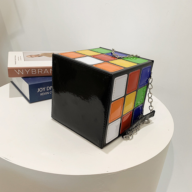 Torebka damska skórzana mini z metalowym łańcuszkiem - kwadratowy design Rubika - Wianko - 14