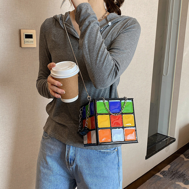 Torebka damska skórzana mini z metalowym łańcuszkiem - kwadratowy design Rubika - Wianko - 4
