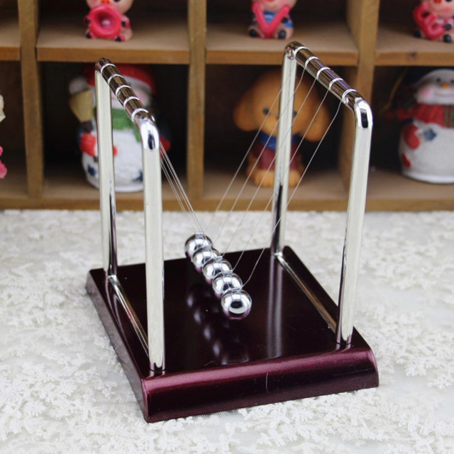 Figurka Miniatura Wczesna Zabawka Edukacyjna na Biurko - Piłka Wahadłowa Newtona ze Stali Nierdzewnej - Wianko - 5