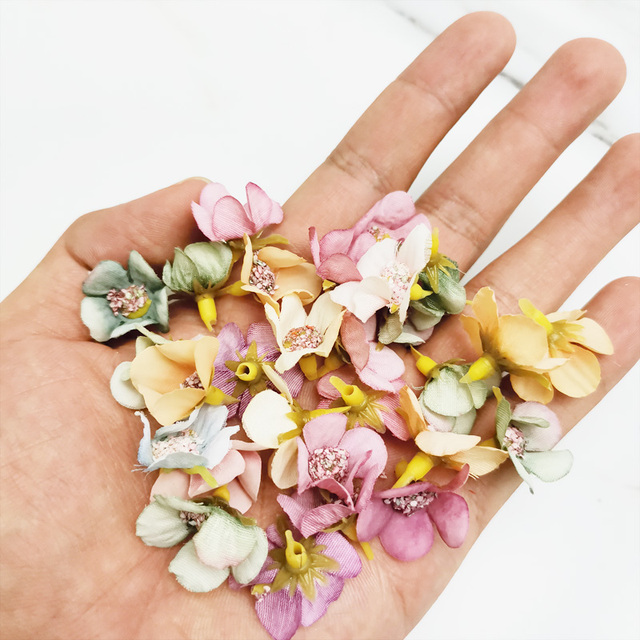 Małe stokrotki sztuczne kwiaty (50 sztuk/paczka) do dekoracji wnętrz - ręcznie robione ozdoby DIY Garland dla sypialni - Wianko - 2