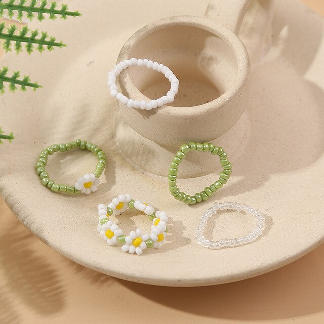 Ręcznie wyszywane pierścienie kwiatowe dla kobiet - zestaw 5 białych koralikowych pierścionków zielonego światła - elastyczna lina, regulowane rozmiary - Wianko - 7
