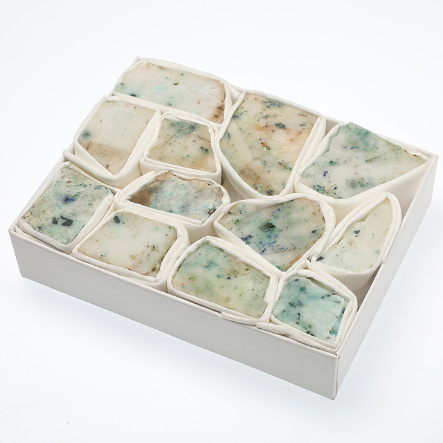 Naturalny zestaw surowych kryształów - oryginalne klejnoty w postaci szorstkich kamieni żwiru różnych gatunków minerałów, doskonały na prezent urodzinowy, edukacyjny i jako symbol uzdrowienia, z gratisowym pudełkiem - Wianko - 21