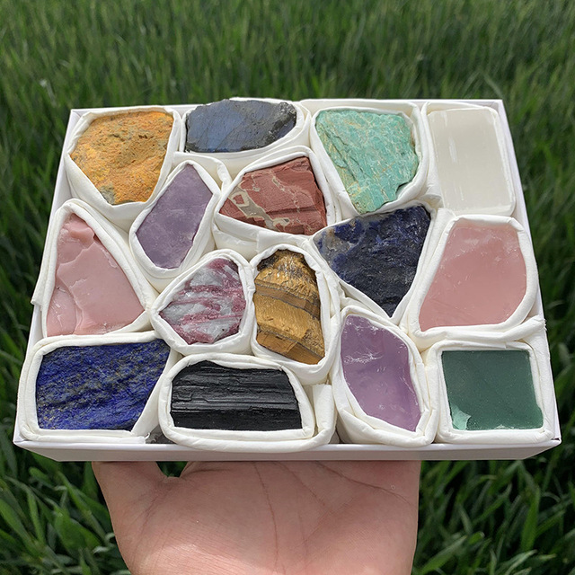 Naturalny zestaw surowych kryształów - oryginalne klejnoty w postaci szorstkich kamieni żwiru różnych gatunków minerałów, doskonały na prezent urodzinowy, edukacyjny i jako symbol uzdrowienia, z gratisowym pudełkiem - Wianko - 4