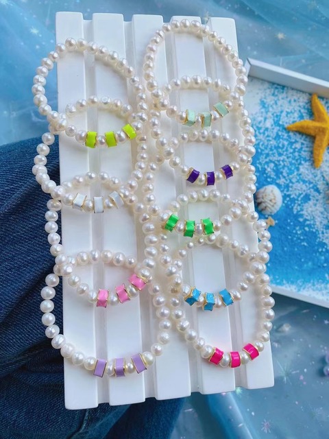 Bransoletka elastyczna z białymi naturalnymi perłami słodkowodnymi - 5 sztuk, zroszona Neon emalia, moda kobiety - Wianko - 3