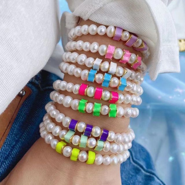 Bransoletka elastyczna z białymi naturalnymi perłami słodkowodnymi - 5 sztuk, zroszona Neon emalia, moda kobiety - Wianko - 1