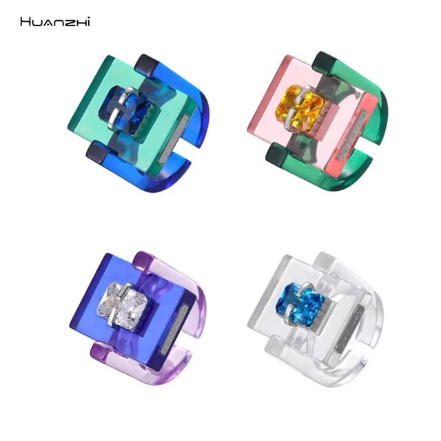Pierścień damski HUANZHI 2021 - letnie trendy, kolorowe i transparentne, wykonany z żywicy akrylowej, w geometrycznym kształcie kwadratu, ozdobiony rhinestonami - Wianko - 1