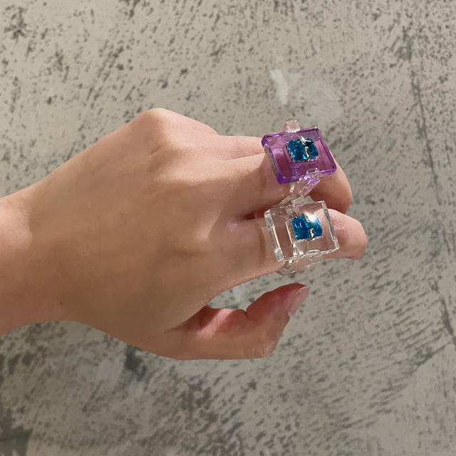 Pierścień damski HUANZHI 2021 - letnie trendy, kolorowe i transparentne, wykonany z żywicy akrylowej, w geometrycznym kształcie kwadratu, ozdobiony rhinestonami - Wianko - 3