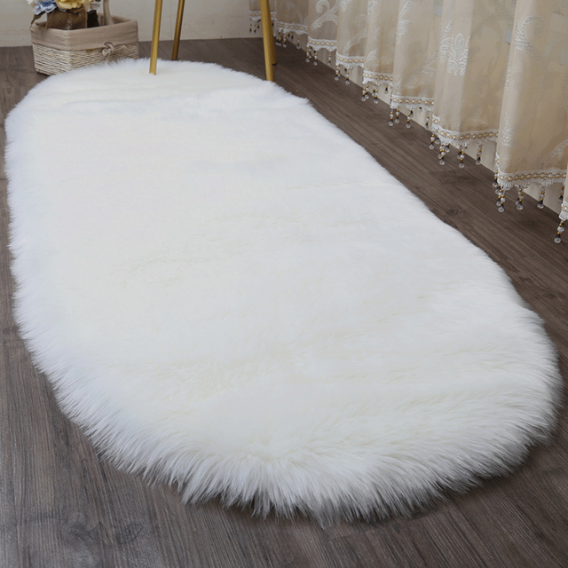 Dywany: Owalne miękkie białe dywaniki z futra Faux kożuch do salonu i sypialni - Wianko - 1
