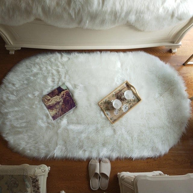 Dywany: Owalne miękkie białe dywaniki z futra Faux kożuch do salonu i sypialni - Wianko - 2