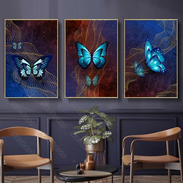 Nowoczesny obraz na płótnie z motywem niebieskich i fioletowych motyli z dodatkiem złotej nitki do dekoracji ścian w salonach i sypialniach - Wianko - 2