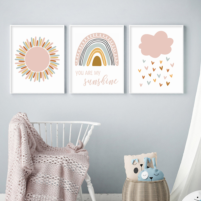 Plakat dla dzieci - Dziewczyna Boho w kolorze różowym z tęczowymi chmurami - Wianko - 2