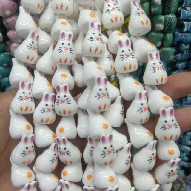 Komplet 5 ręcznie malowanych ceramicznych koralików z wizerunkiem małego królika, 18x12mm do tworzenia biżuterii DIY - Wianko - 1