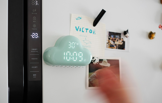 Chmura budzik dzieci z funkcją sterowania głosem, świecące diodami LED, zasilany przez USB - Wianko - 2