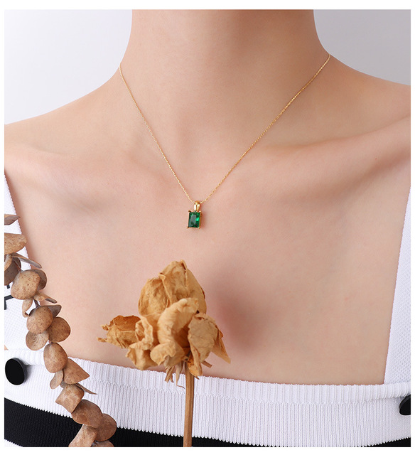 Naszyjnik damski z wisiorkiem emerald, cyrkonią i łańcuszkiem ze stali tytanowej - Wianko - 7