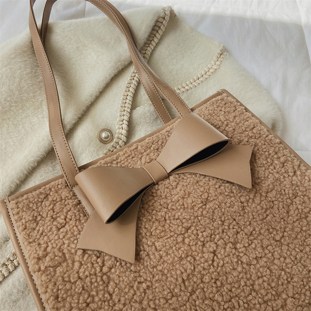 Nowa zimowa damska pluszowa torba na ramię w projekcie luksusowym i wysokiej jakości wykonana ze skóry PU. Modny design w czystym kolorze, ozdobiony wełnianym łukiem. Duża pojemność i wytrzymałość - Wianko - 21