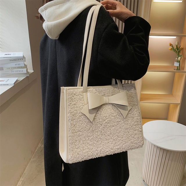 Nowa zimowa damska pluszowa torba na ramię w projekcie luksusowym i wysokiej jakości wykonana ze skóry PU. Modny design w czystym kolorze, ozdobiony wełnianym łukiem. Duża pojemność i wytrzymałość - Wianko - 6