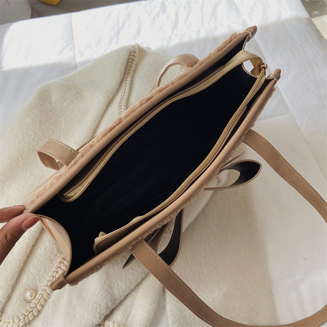 Nowa zimowa damska pluszowa torba na ramię w projekcie luksusowym i wysokiej jakości wykonana ze skóry PU. Modny design w czystym kolorze, ozdobiony wełnianym łukiem. Duża pojemność i wytrzymałość - Wianko - 18