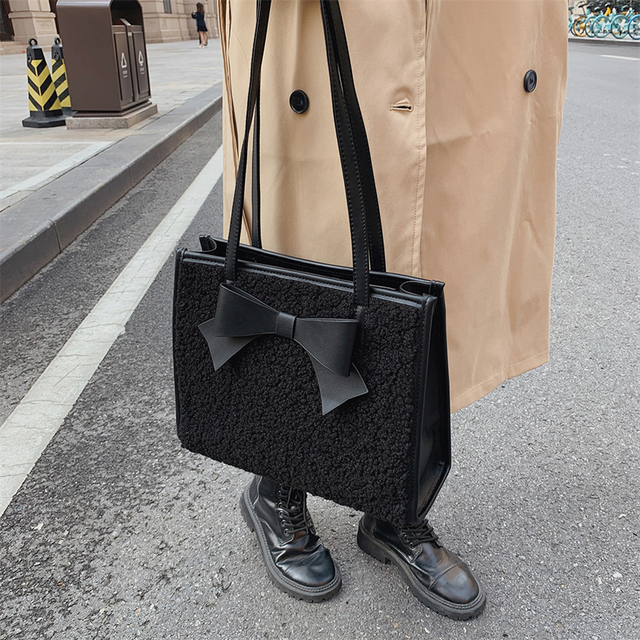 Nowa zimowa damska pluszowa torba na ramię w projekcie luksusowym i wysokiej jakości wykonana ze skóry PU. Modny design w czystym kolorze, ozdobiony wełnianym łukiem. Duża pojemność i wytrzymałość - Wianko - 9