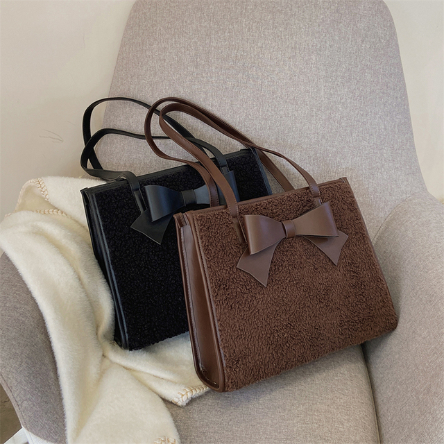 Nowa zimowa damska pluszowa torba na ramię w projekcie luksusowym i wysokiej jakości wykonana ze skóry PU. Modny design w czystym kolorze, ozdobiony wełnianym łukiem. Duża pojemność i wytrzymałość - Wianko - 11