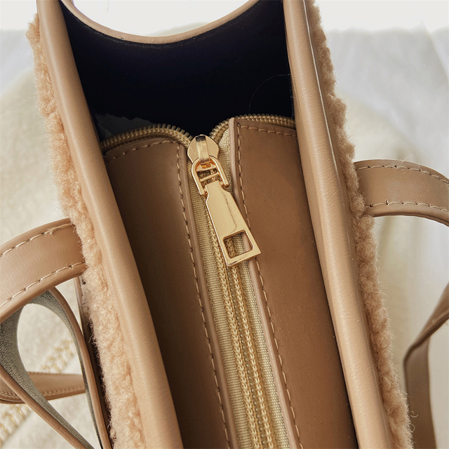 Nowa zimowa damska pluszowa torba na ramię w projekcie luksusowym i wysokiej jakości wykonana ze skóry PU. Modny design w czystym kolorze, ozdobiony wełnianym łukiem. Duża pojemność i wytrzymałość - Wianko - 25