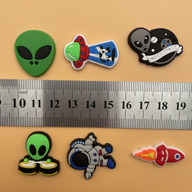 Dekoracja butów Alien zielony kosmiczny UFO astronauta pantofel dla dzieci - darmowa wysyłka - Wianko - 4