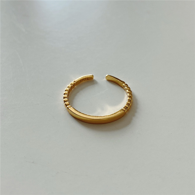 Pierścień falisty z cienkimi złotymi koralikami - minimalistyczny, oryginalny, wykonany z 100% srebra próby 925 - idealny prezent urodzinowy dla kobiet i nastolatek - Wianko - 30