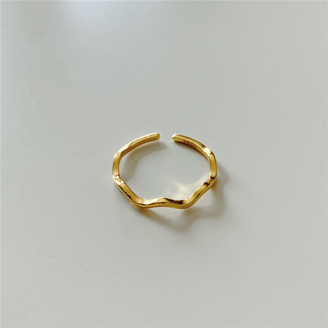 Pierścień falisty z cienkimi złotymi koralikami - minimalistyczny, oryginalny, wykonany z 100% srebra próby 925 - idealny prezent urodzinowy dla kobiet i nastolatek - Wianko - 31