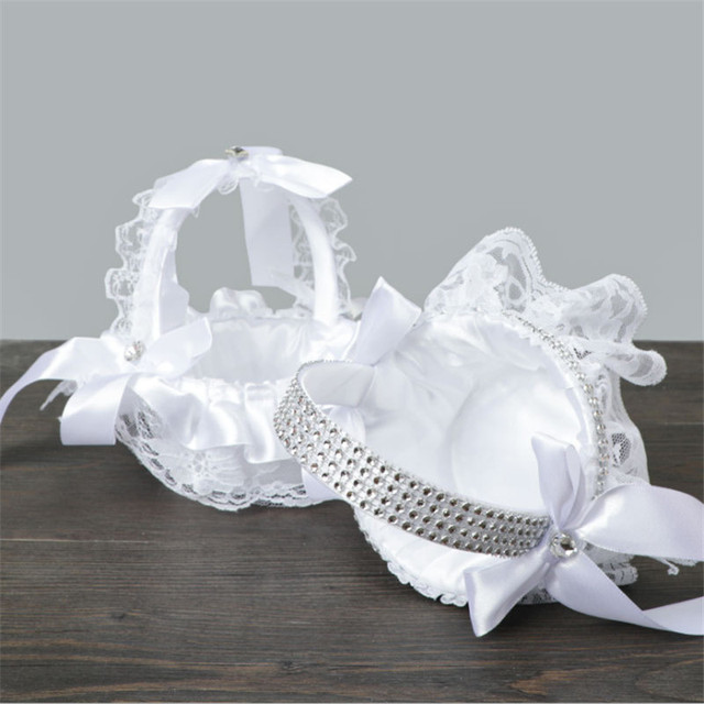 Biała koronkowa dekoracja ślubna w formie pluszowego kwiatu - Wianko - 4