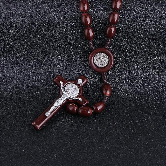 Długi naszyjnik z różańcem katolickim i krzyżem, wykonany ze stopu monet - Komi Vintage - Wianko - 6