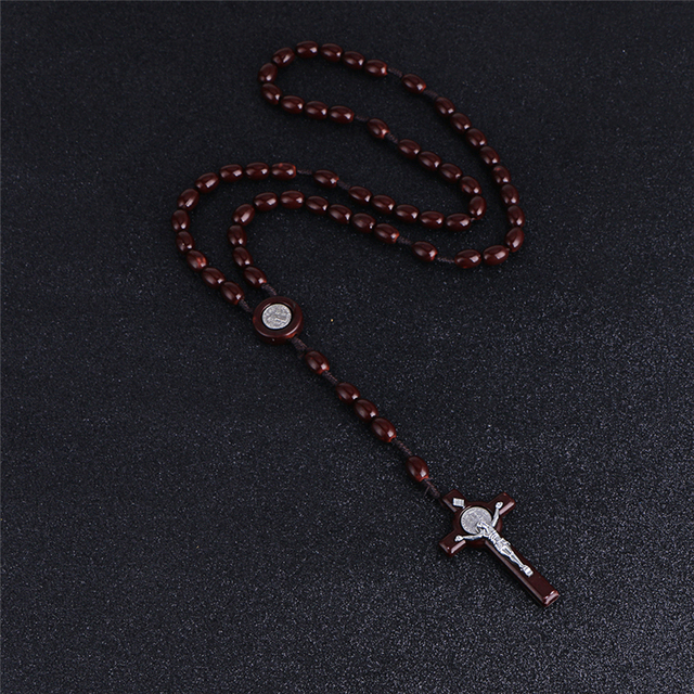 Długi naszyjnik z różańcem katolickim i krzyżem, wykonany ze stopu monet - Komi Vintage - Wianko - 3