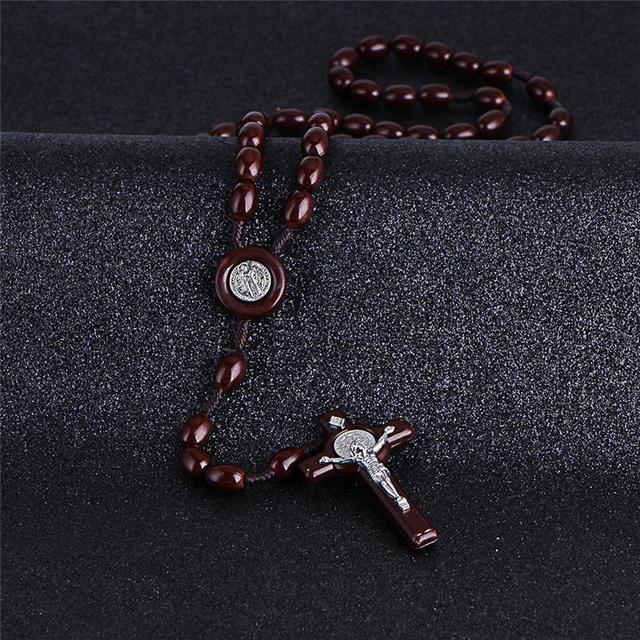 Długi naszyjnik z różańcem katolickim i krzyżem, wykonany ze stopu monet - Komi Vintage - Wianko - 5