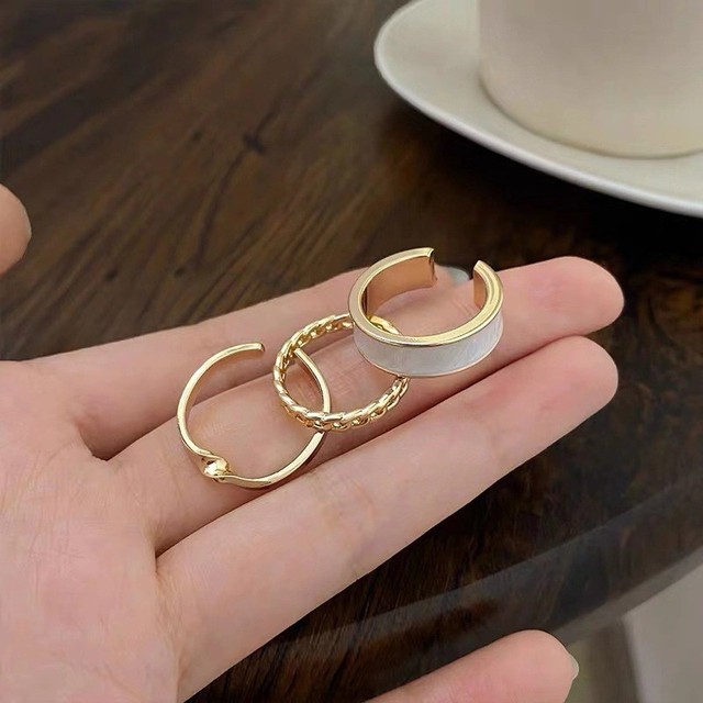 Nowoczesny zestaw 3 złotych i srebrnych pierścieni na palec - wyjątkowa biżuteria dla kobiet - Wianko - 1