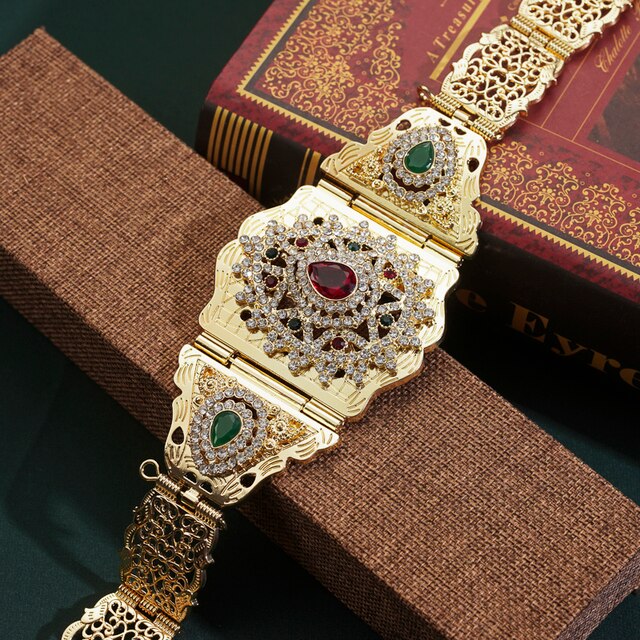 Zestaw biżuterii ślubnej w marokańskim stylu z naszyjnikiem perłowym, złotymi łańcuchami i talerzem zielono-czerwonymi strasami - Wianko - 5