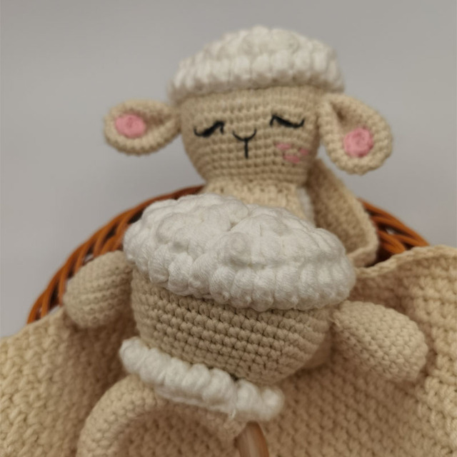 Szydełkowe owce Rabbite - Zestaw zabawek dla dzieci - Ząbkowany pierścień, grzechotka, ręcznik komfort - Pluszowe, ręcznie wykonane - Wianko - 3