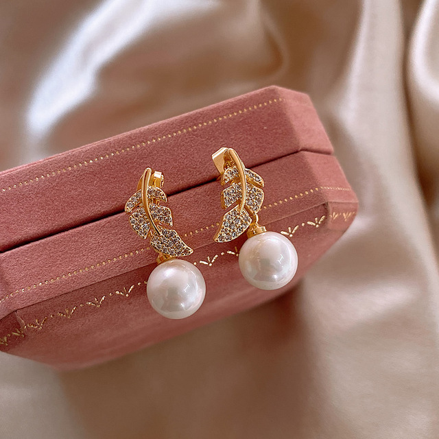 Rozukształtna perła wiszące kolczyki z elegancką konstrukcją dla kobiet - Wianko - 8