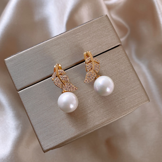 Rozukształtna perła wiszące kolczyki z elegancką konstrukcją dla kobiet - Wianko - 10