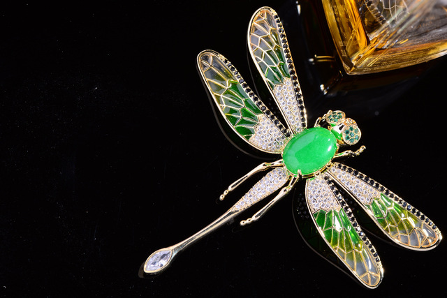 Elegancka broszka z cyrkoniami Dragonfly – biżuteria wyjątkowa, idealna do kurtki i innych elementów garderoby - Wianko - 4