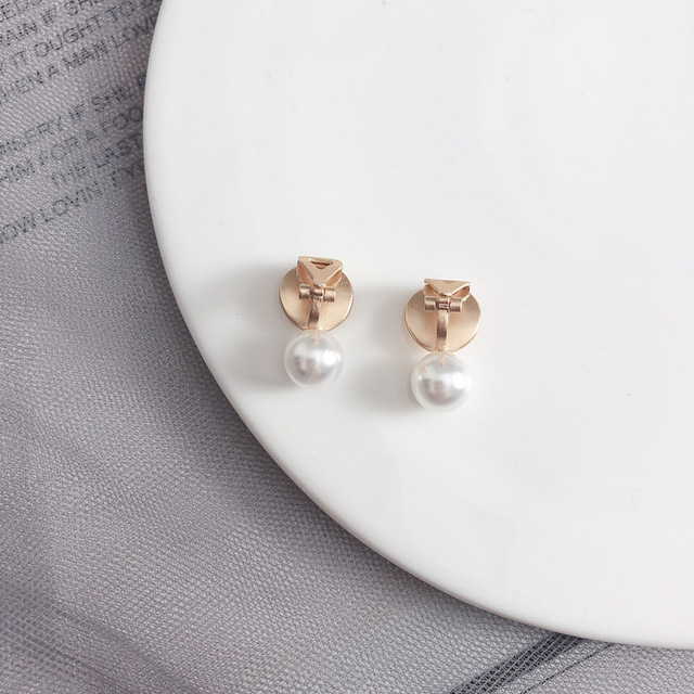 Perłowe klipsy na uszy - minimalistyczne, proste, okrągłe, białe perły symulacyjne - dla eleganckich kobiet - Wianko - 4