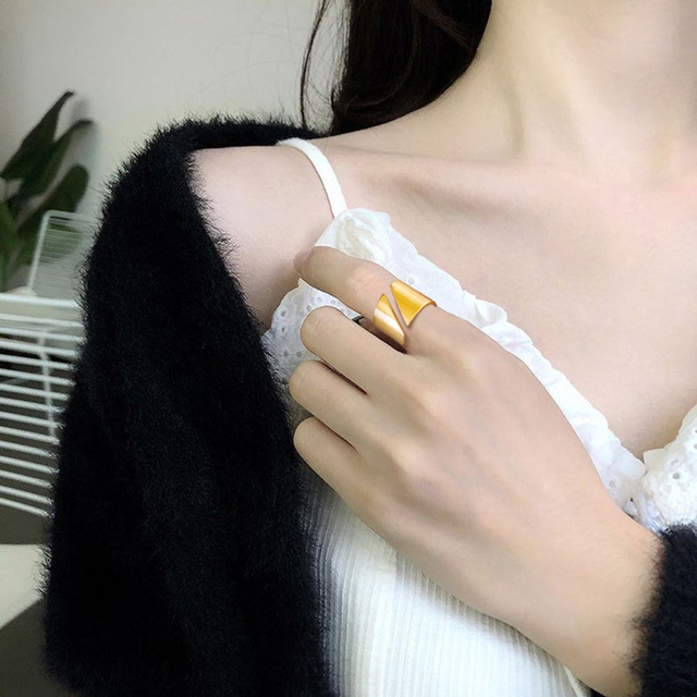 Nowoczesny pierścionek ze stali nierdzewnej o szerokim wrapowym designie dla kobiet - Wianko - 18