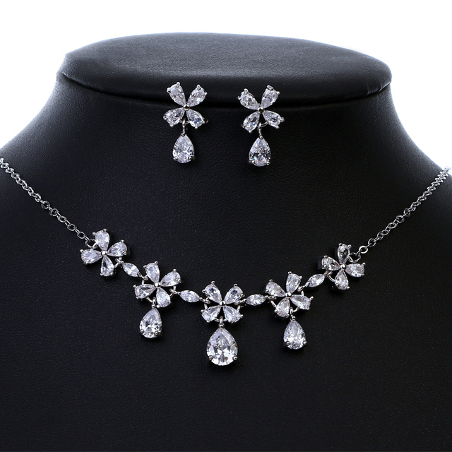 Luksusowy zestaw biżuterii ślubnej - kolczyki z kamieniem i naszyjnik z kwiatowym motywem - Wianko - 4