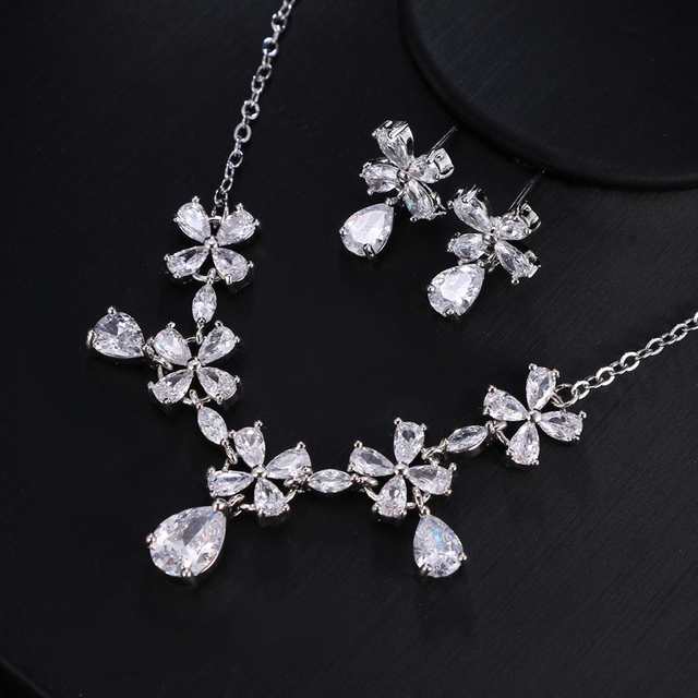 Luksusowy zestaw biżuterii ślubnej - kolczyki z kamieniem i naszyjnik z kwiatowym motywem - Wianko - 2