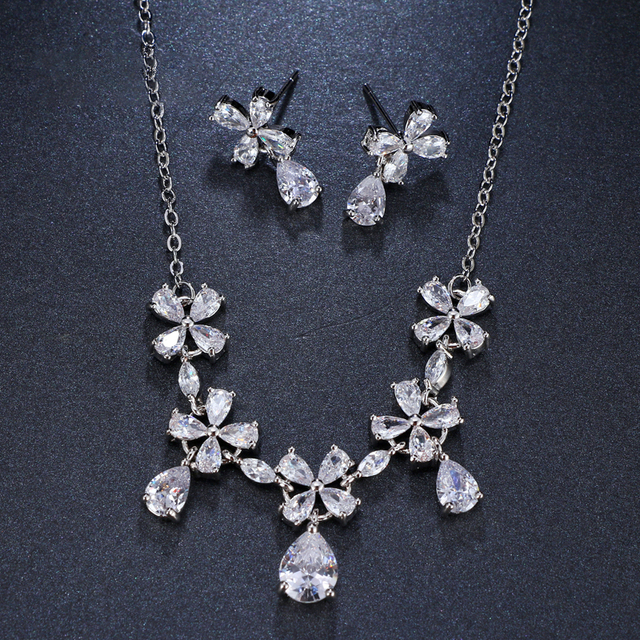 Luksusowy zestaw biżuterii ślubnej - kolczyki z kamieniem i naszyjnik z kwiatowym motywem - Wianko - 1