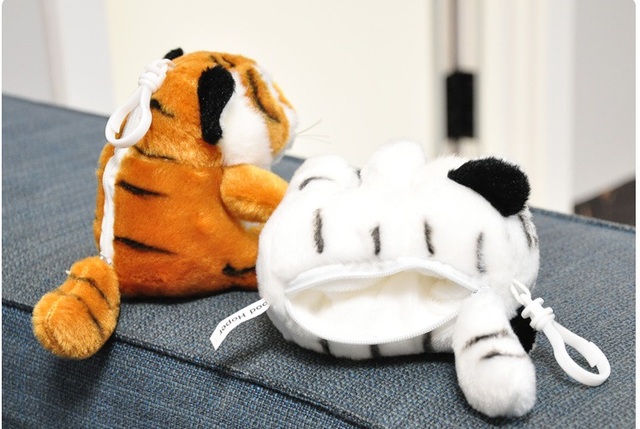 Pluszowy wisiorek tygrys 12cm z małym portfelem - miękka, wielofunkcyjna zabawka dla dzieci, prezent urodzinowy - Wianko - 3