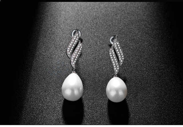 Luoteemi - Eleganckie kolczyki wiszące z białą kroplą wodną, perłami i cyrkoniami - Srebrny kolor - Biżuteria ślubna - Wianko - 11