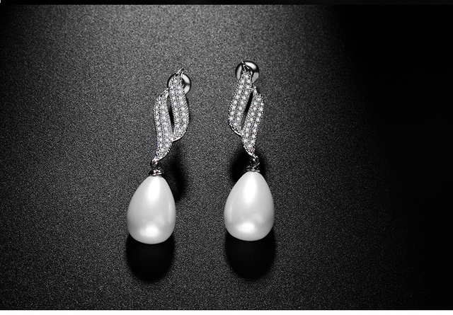 Luoteemi - Eleganckie kolczyki wiszące z białą kroplą wodną, perłami i cyrkoniami - Srebrny kolor - Biżuteria ślubna - Wianko - 10
