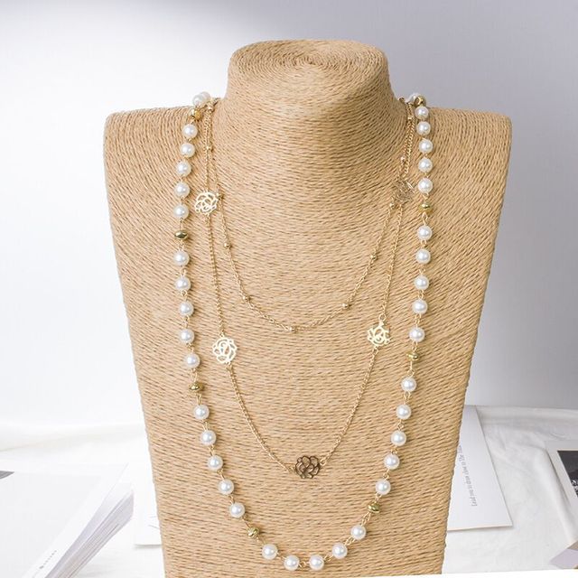 Dwuwarstwowy naszyjnik imitujący perły z wisiorkiem kamelia dla kobiet - Wianko - 1