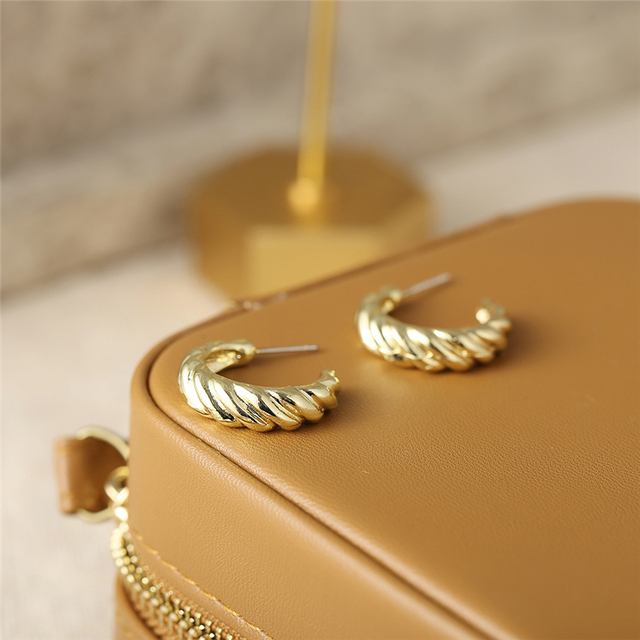 17KM Minimalistyczne złote kolczyki w kształcie koła Hoop dla kobiet - dodatek 2021, biżuteria na ślub i prezenty - Wianko - 6